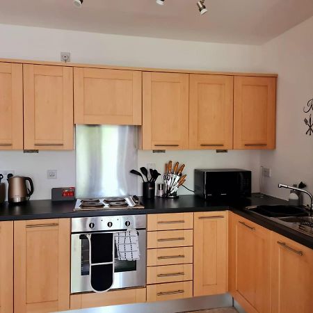 Emerald Blossom-Central Warrington, Luxurious Yet Homely, Wifi, Secure Parking Kültér fotó