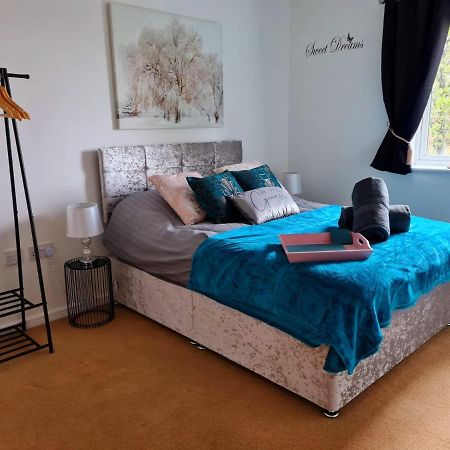 Emerald Blossom-Central Warrington, Luxurious Yet Homely, Wifi, Secure Parking Kültér fotó