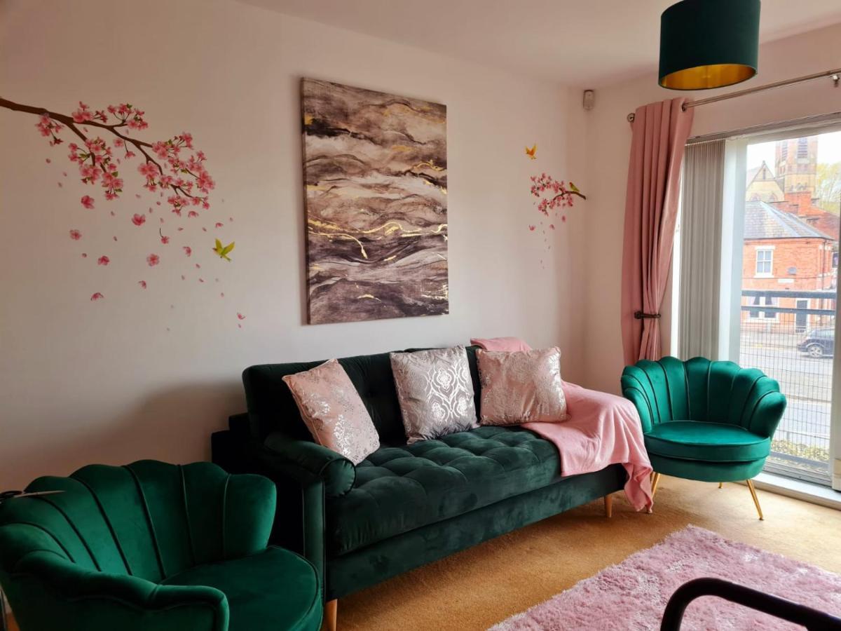 Emerald Blossom-Central Warrington, Luxurious Yet Homely, Wifi, Secure Parking Kültér fotó