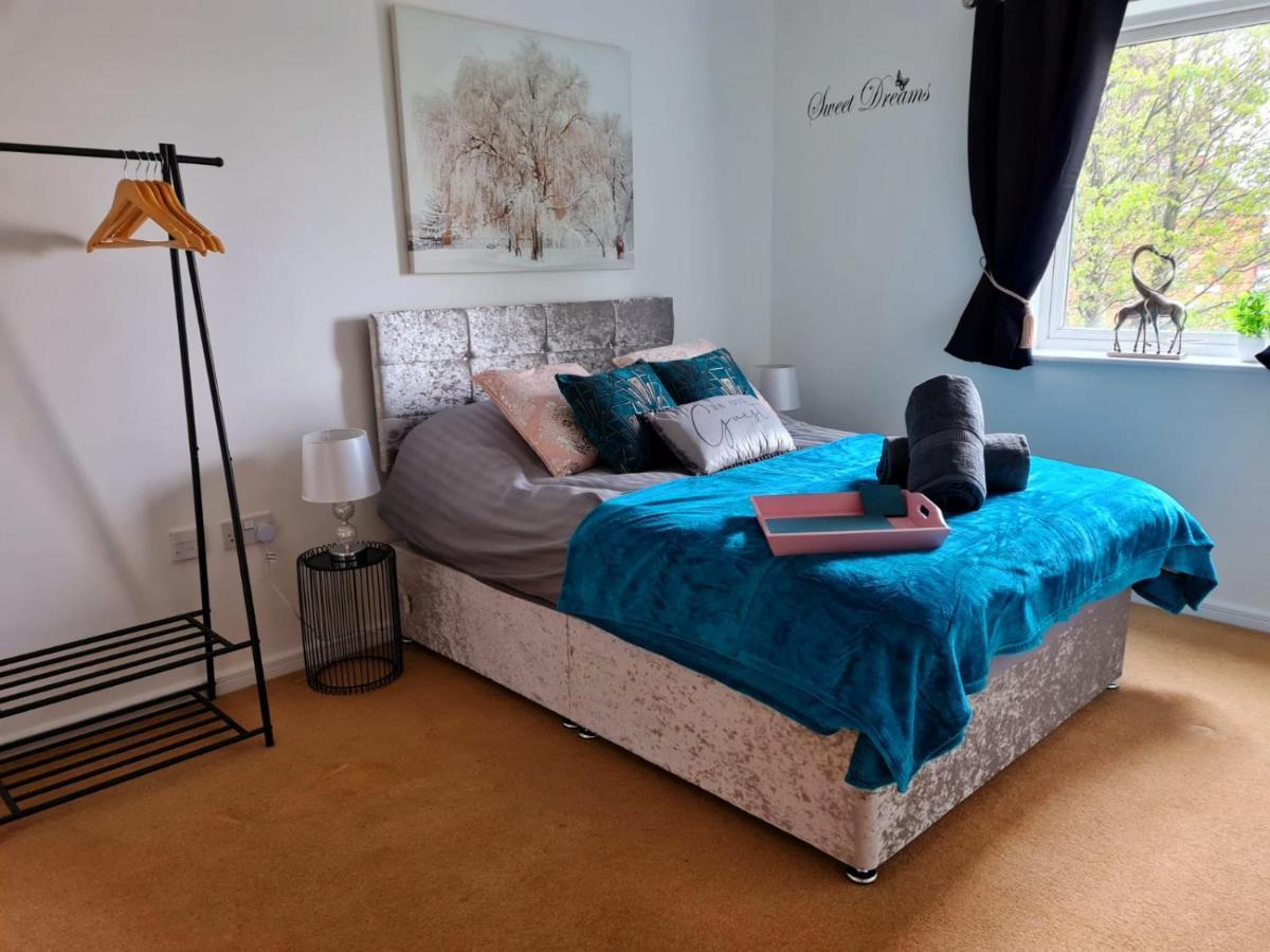 Emerald Blossom-Central Warrington, Luxurious Yet Homely, Wifi, Secure Parking Kültér fotó