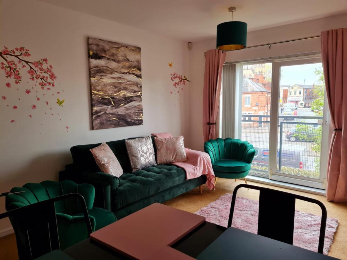 Emerald Blossom-Central Warrington, Luxurious Yet Homely, Wifi, Secure Parking Kültér fotó