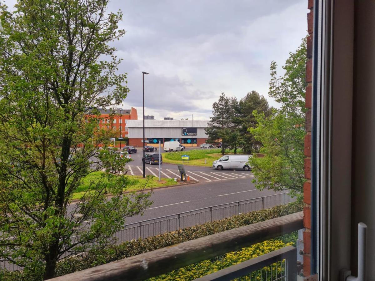 Emerald Blossom-Central Warrington, Luxurious Yet Homely, Wifi, Secure Parking Kültér fotó
